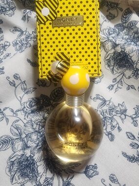Marc Jacobs Honey Eau de Parfum — Yellow Polka Dot Bottle